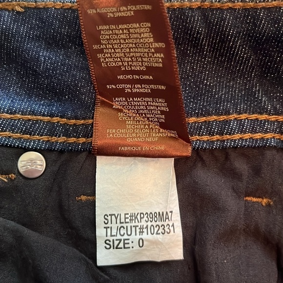 Kut From The Kloth Cameron Straight Leg Mid Rise NWT Size 0 - Picture 11 of 16